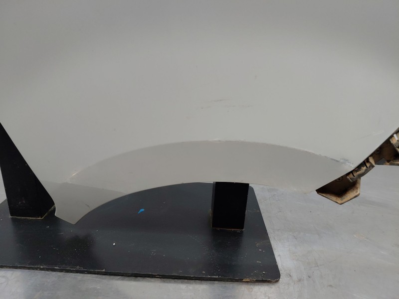 Recambio de aleta delantera derecha para nissan nv 400 l3h2 referencia OEM IAM   