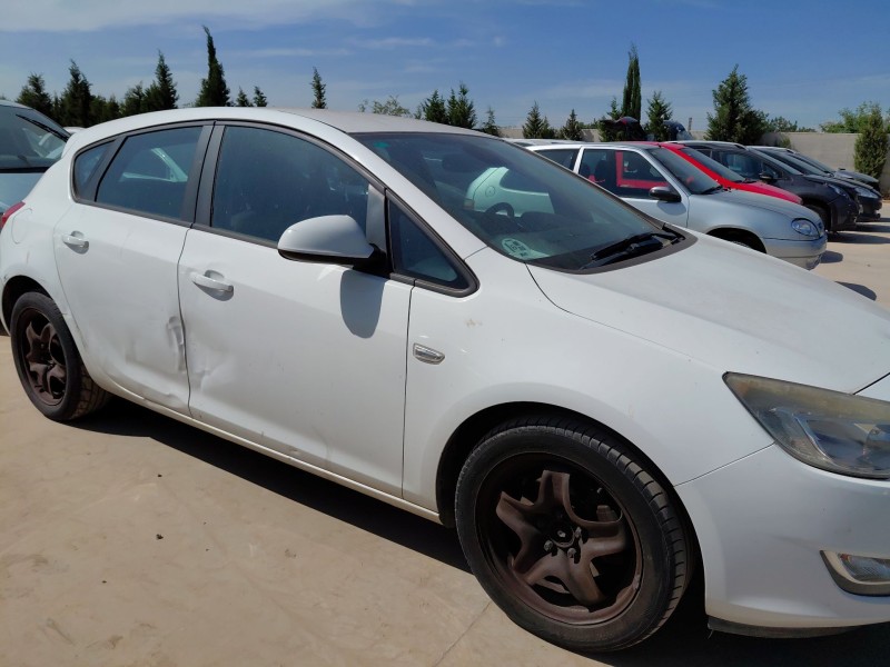 opel astra j (p10) del año 2010