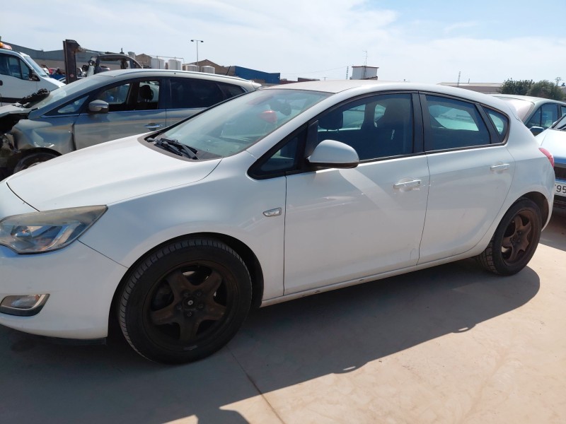 opel astra j (p10) del año 2010