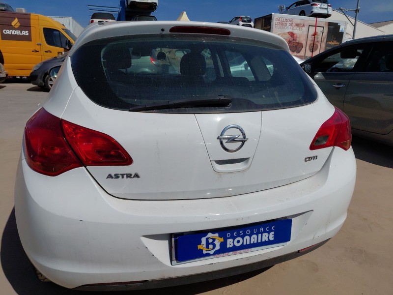 opel astra j (p10) del año 2010