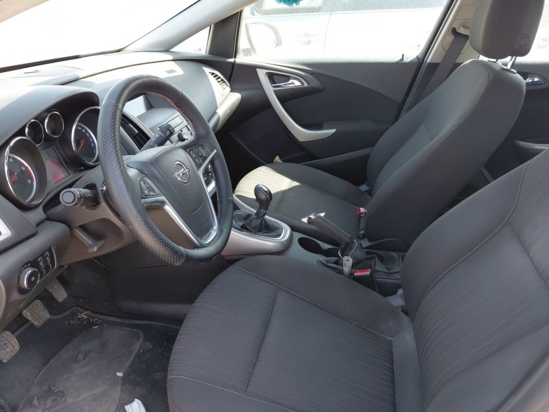 opel astra j (p10) del año 2010