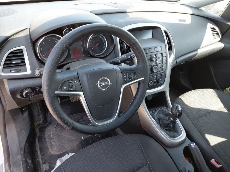 opel astra j (p10) del año 2010