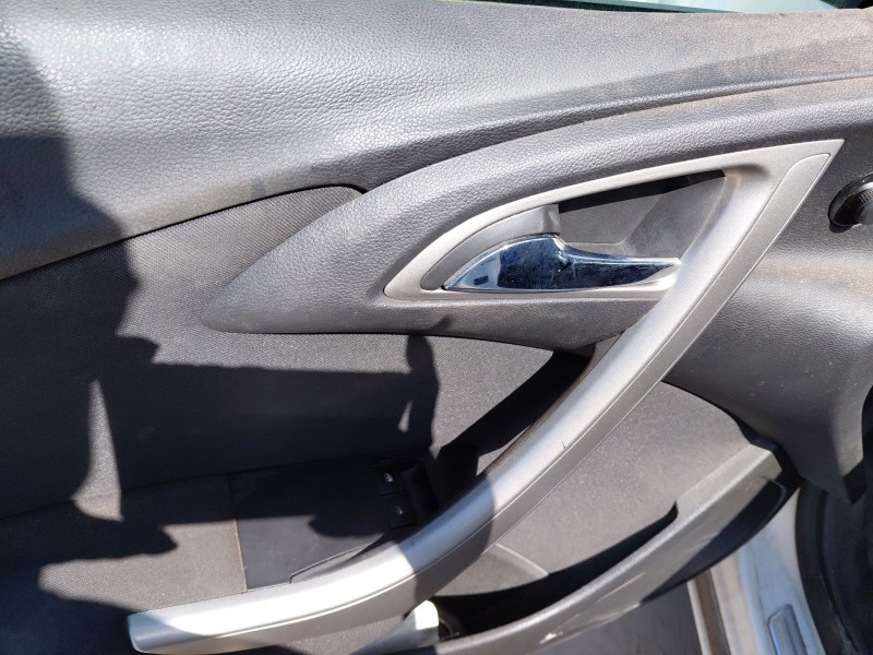 opel astra j (p10) del año 2010