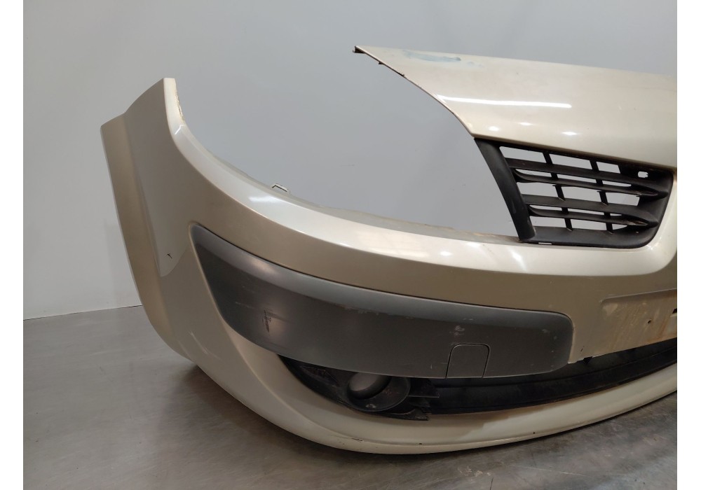 Recambio de paragolpes delantero para renault grand scénic ii (jm0/1_) 1.9 dci (jm14) referencia OEM IAM   