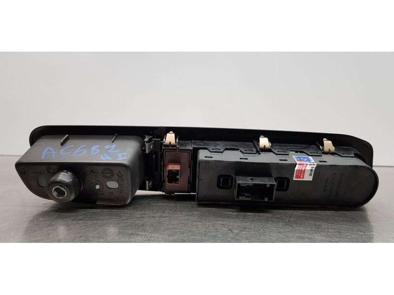 Recambio de mando elevalunas delantero izquierdo para jeep renegade limited 4x2 referencia OEM IAM 735645842  