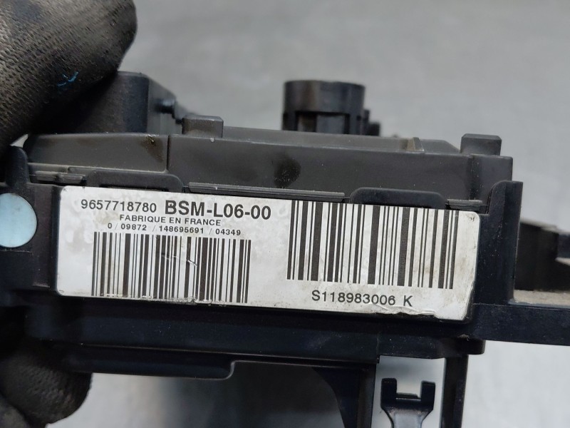 Recambio de caja reles / fusibles para citroën c4 i (lc_) 1.6 hdi referencia OEM IAM 9657718780  