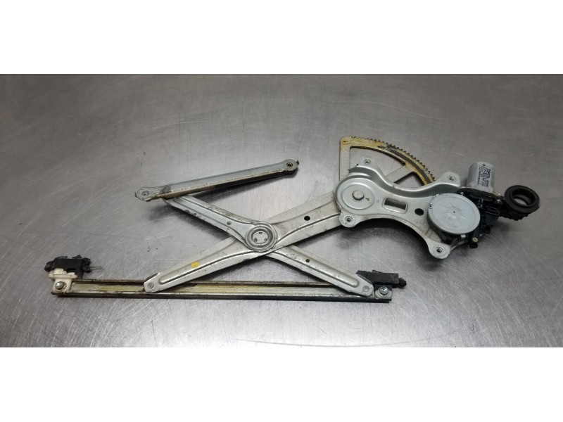 Recambio de elevalunas delantero izquierdo para toyota hilux (kun) extra cab 4x4 referencia OEM IAM 698200K040 857200K010 