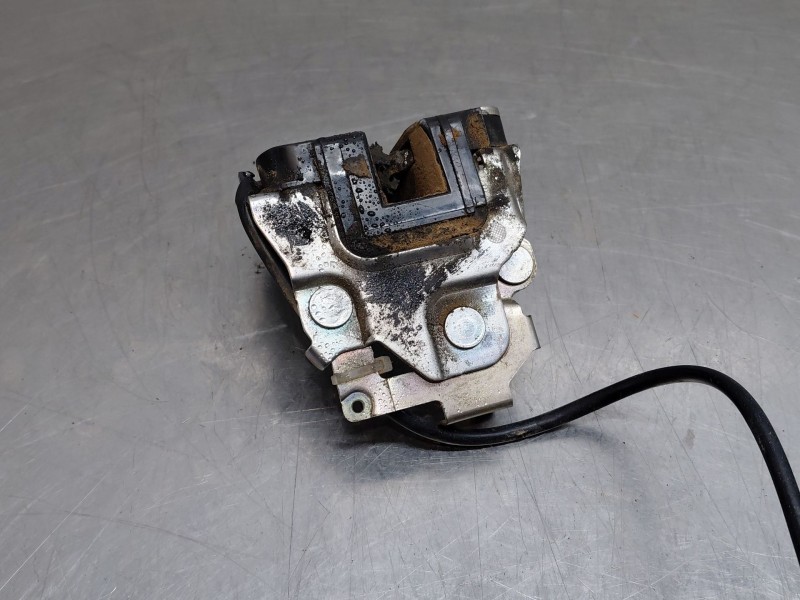 Recambio de cerradura puerta trasera derecha para nissan nv 400 l3h2 referencia OEM IAM   