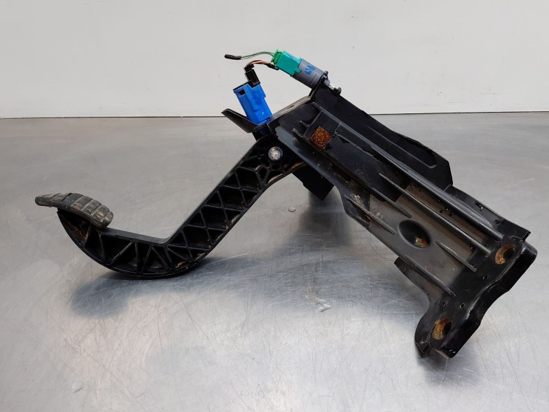 Recambio de pedal freno para nissan nv 400 l3h2 referencia OEM IAM   