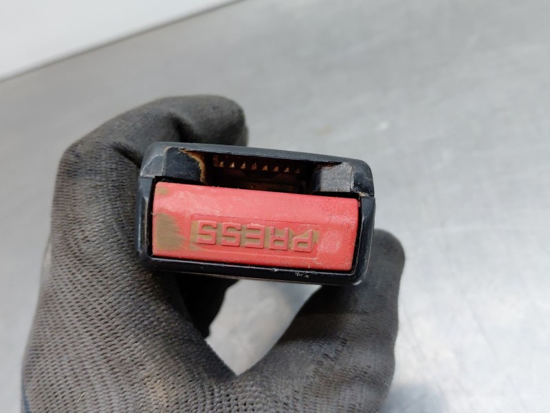 Recambio de enganche del cinturon delantero der para nissan nv 400 l3h2 referencia OEM IAM   