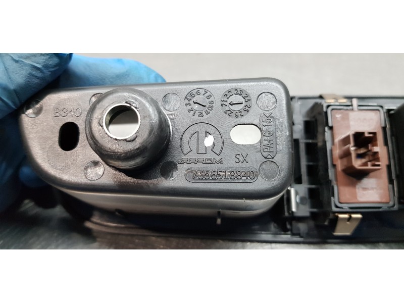 Recambio de mando elevalunas delantero izquierdo para jeep renegade limited 4x2 referencia OEM IAM 735645842  
