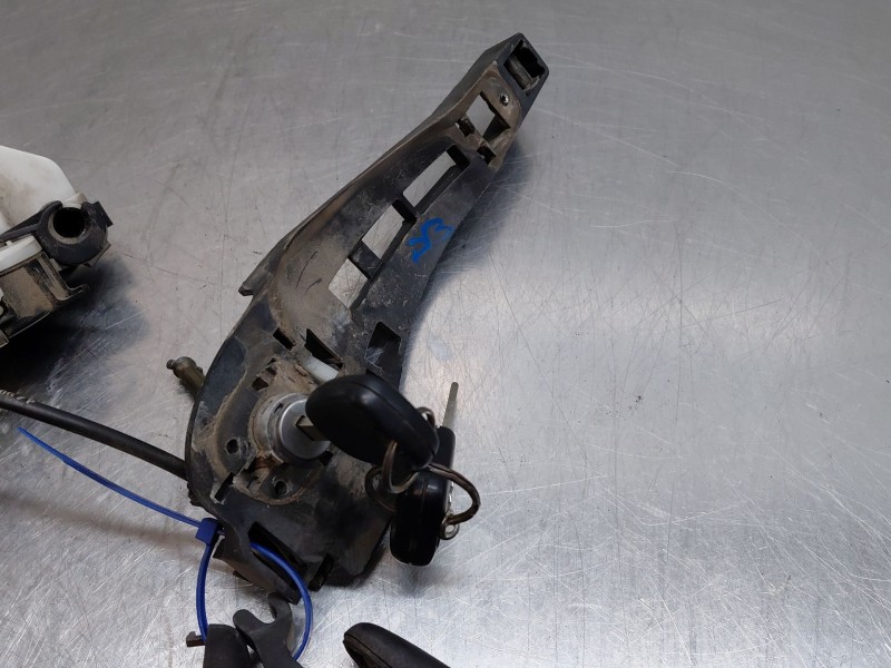 Recambio de cerradura puerta delantera izquierda para citroën c2 (jm_) 1.4 hdi referencia OEM IAM 9135P9  