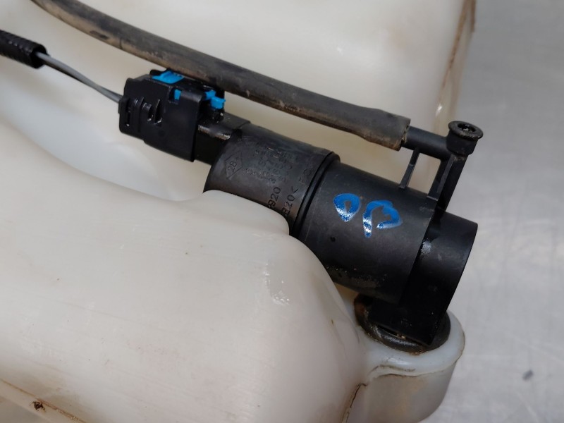 Recambio de deposito limpia para nissan nv 400 l3h2 referencia OEM IAM   