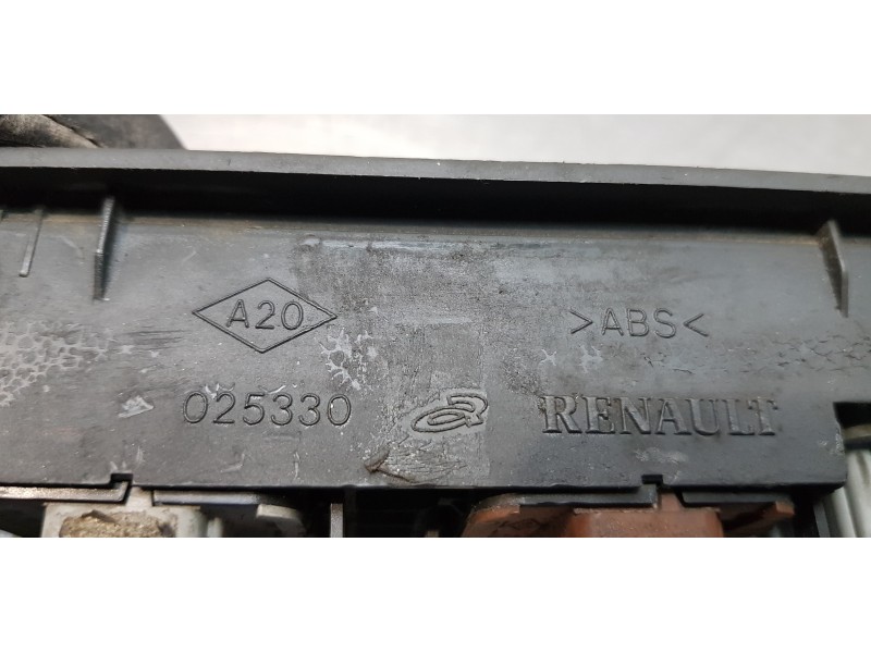 Recambio de mando elevalunas delantero izquierdo para renault scenic ii authentique referencia OEM IAM 156018070  