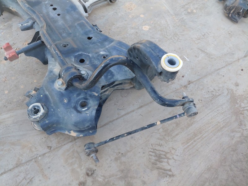 Recambio de puente delantero para hyundai kona hybrid referencia OEM IAM 62405CM000  