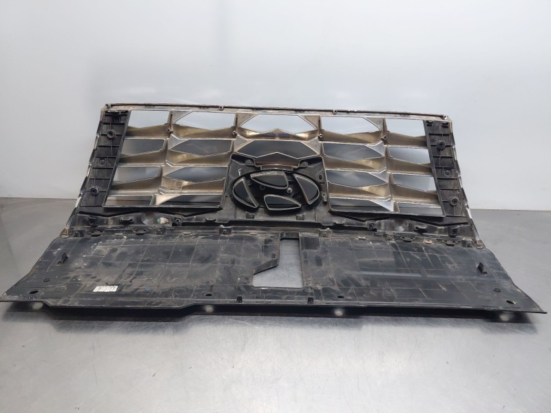 Recambio de rejilla delantera para hyundai tucson hybrid referencia OEM IAM   