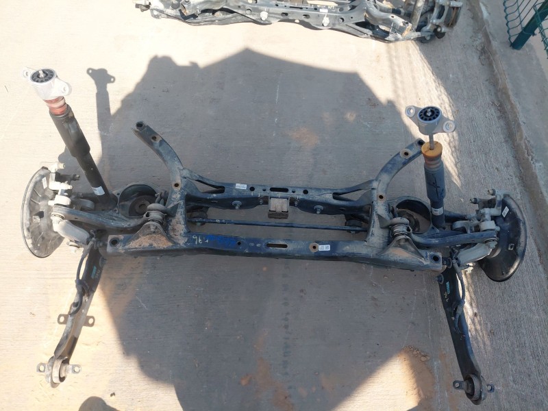 Recambio de puente trasero para hyundai kona hybrid referencia OEM IAM 55405CM000  