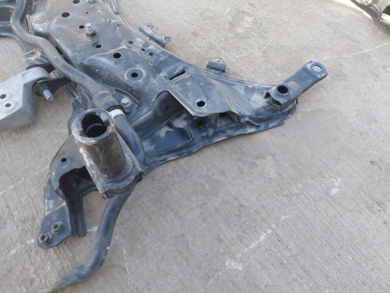 Recambio de puente delantero para toyota c-hr hybrid referencia OEM IAM 51201F4013  