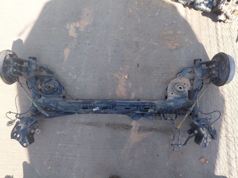 Recambio de puente trasero para renault clio iv life referencia OEM IAM 430003323R  