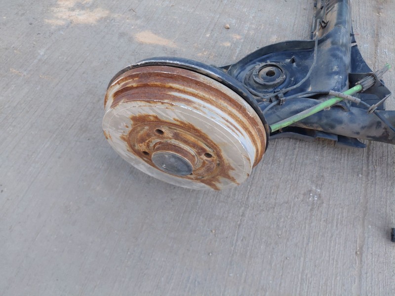 Recambio de puente trasero para renault clio iv life referencia OEM IAM 430003323R  