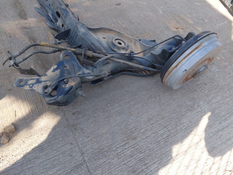 Recambio de puente trasero para renault clio iv life referencia OEM IAM 430003323R  