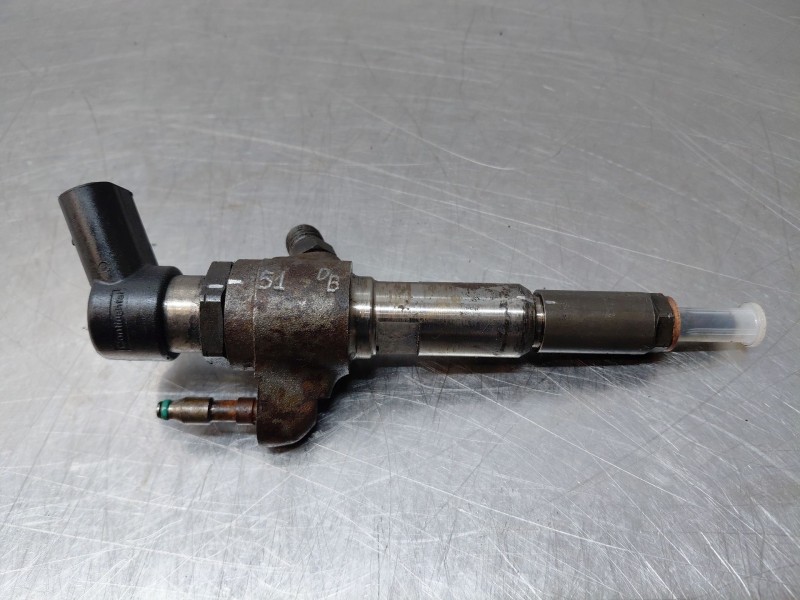 Recambio de inyector para peugeot 208 bluehdi referencia OEM IAM 9802448680  