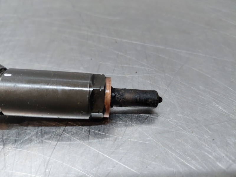 Recambio de inyector para peugeot 208 bluehdi referencia OEM IAM 9802448680  