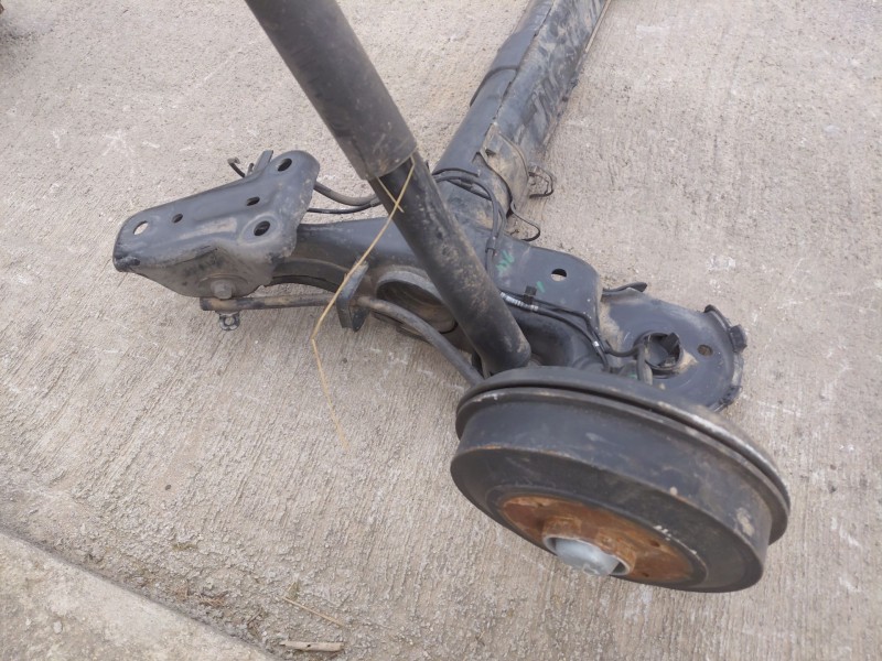 Recambio de puente trasero para citroën c4 cactus shine referencia OEM IAM 1607197180  