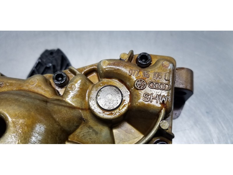 Recambio de bomba aceite para audi a8 (4e2) 4.2 quattro referencia OEM IAM 077115105J  