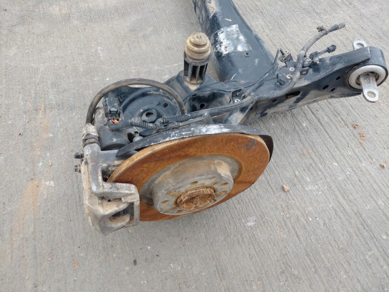 Recambio de puente trasero para peugeot 3008 gt line referencia OEM IAM 9833974980  