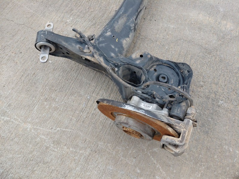 Recambio de puente trasero para peugeot 3008 gt line referencia OEM IAM 9833974980  