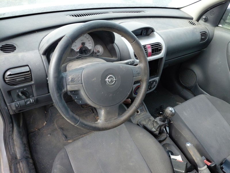 opel corsa c (x01) del año 2005