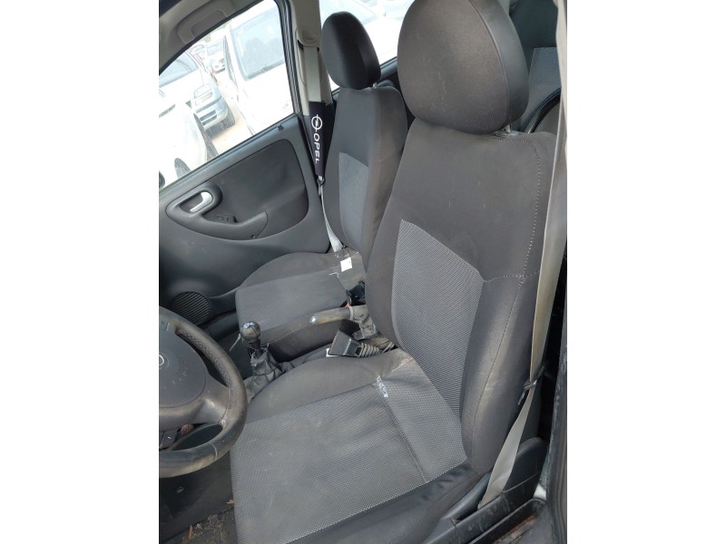 opel corsa c (x01) del año 2005