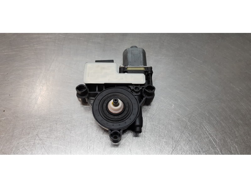 Recambio de motor elevalunas trasero derecho para skoda octavia combi (5e5) ambition referencia OEM IAM 5Q0959812A   Recambio de motor elevalunas trasero derecho para skoda octavia combi (5e5) ambition referencia OEM IAM 5Q0959812A