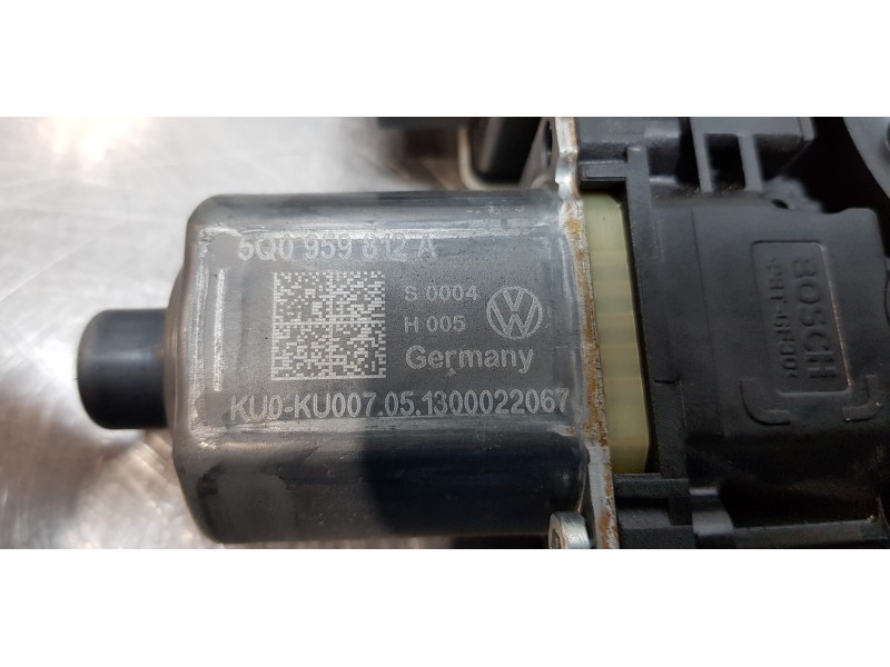 Recambio de motor elevalunas trasero derecho para skoda octavia combi (5e5) ambition referencia OEM IAM 5Q0959812A   Recambio de motor elevalunas trasero derecho para skoda octavia combi (5e5) ambition referencia OEM IAM 5Q0959812A