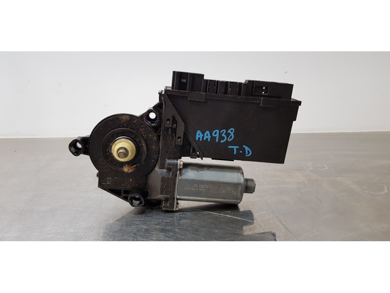 Recambio de motor elevalunas trasero derecho para volkswagen touareg (7la) tdi r5 referencia OEM IAM 7L0959794  