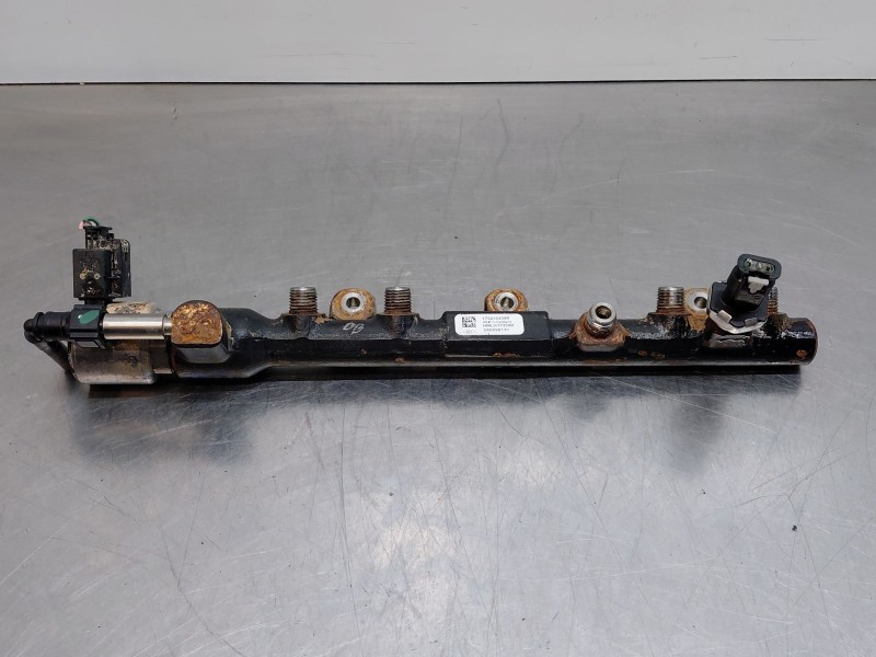 Recambio de rampa inyectora para renault master iii furgón referencia OEM IAM 175216439R  