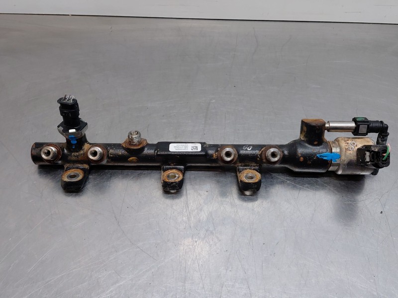 Recambio de rampa inyectora para renault master iii furgón referencia OEM IAM 175216439R  