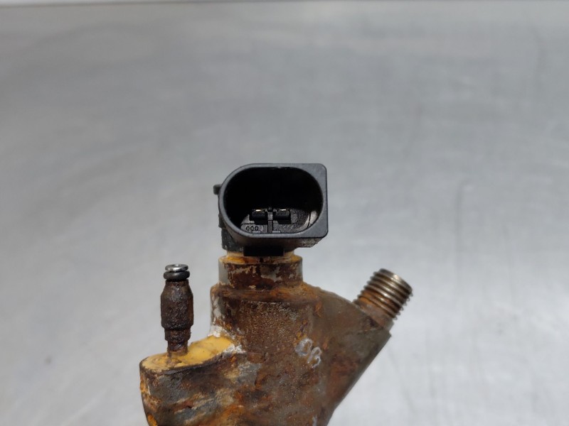 Recambio de inyector para renault master iii furgón referencia OEM IAM 166009567R  