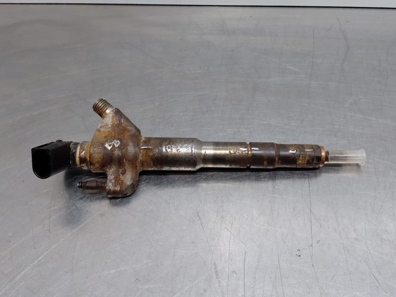 Recambio de inyector para renault master iii furgón referencia OEM IAM 166009567R  