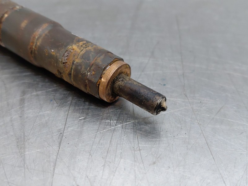 Recambio de inyector para renault master iii furgón referencia OEM IAM 166009567R  