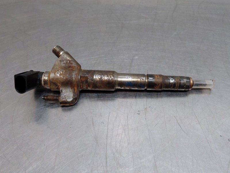 Recambio de inyector para renault master iii furgón referencia OEM IAM 166009567R  