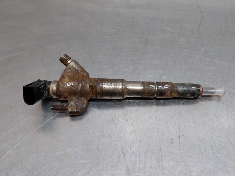 Recambio de inyector para renault master iii furgón referencia OEM IAM 166009567R  