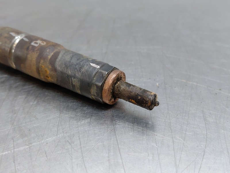 Recambio de inyector para renault master iii furgón referencia OEM IAM 166009567R  