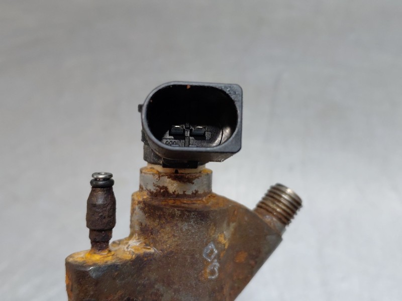 Recambio de inyector para renault master iii furgón referencia OEM IAM 166009567R  