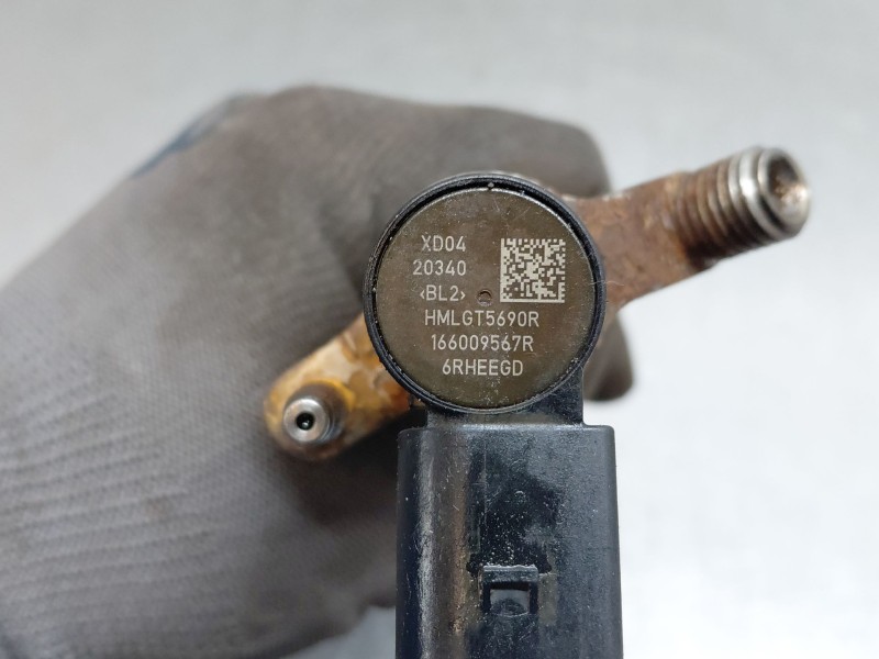 Recambio de inyector para renault master iii furgón referencia OEM IAM 166009567R  