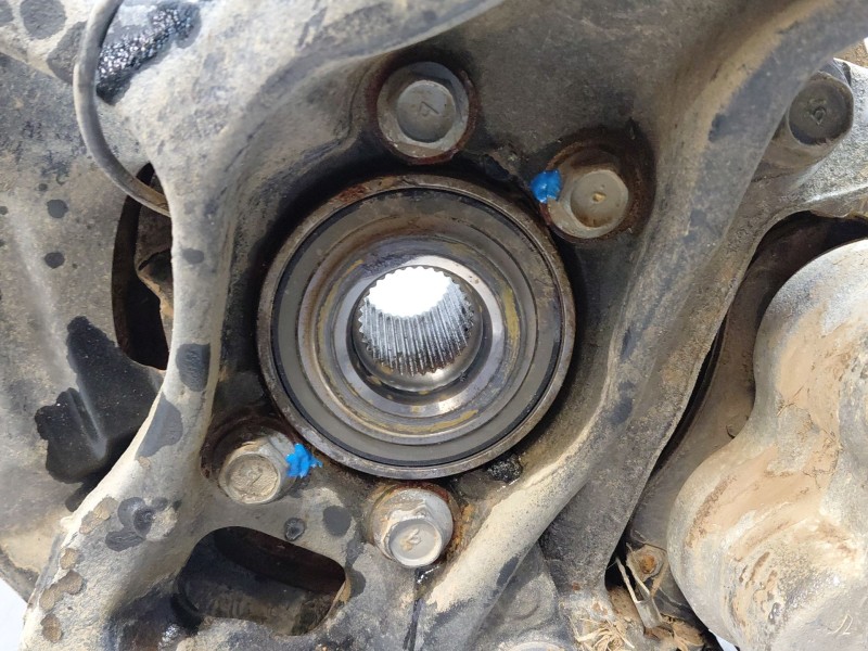 Recambio de mangueta delantera derecha para nissan navara pick-up (np300) 4x4 referencia OEM IAM 400145XA0A  