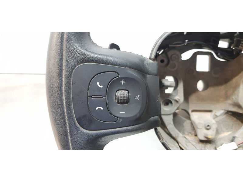 Recambio de volante para fiat 500 l (330) lounge referencia OEM IAM 6204725   Recambio de volante para fiat 500 l (330) lounge referencia OEM IAM 6204725