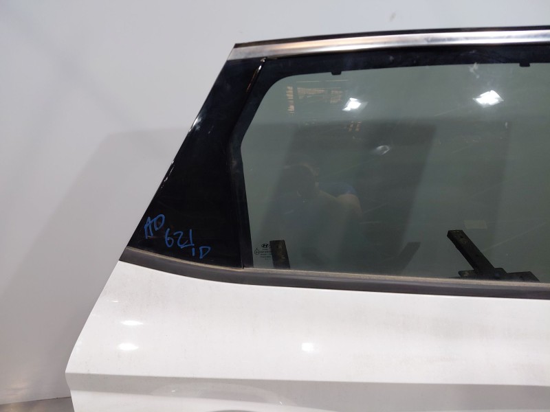 Recambio de puerta trasera derecha para hyundai tucson hybrid referencia OEM IAM 77004N7010  