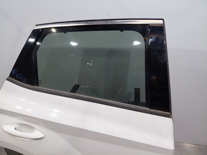 Recambio de puerta trasera derecha para hyundai tucson hybrid referencia OEM IAM 77004N7010  